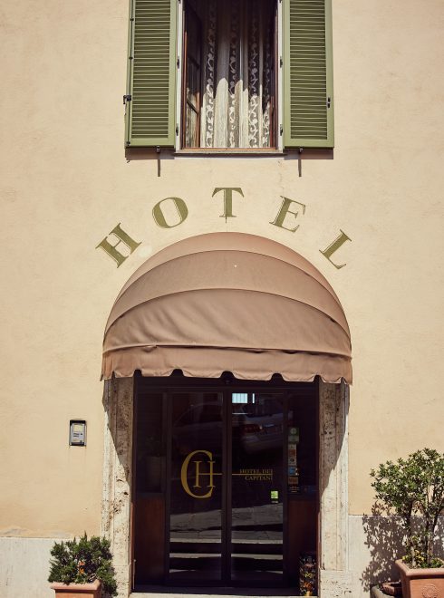 hotel a montalcino con piscina hotel dei capitani